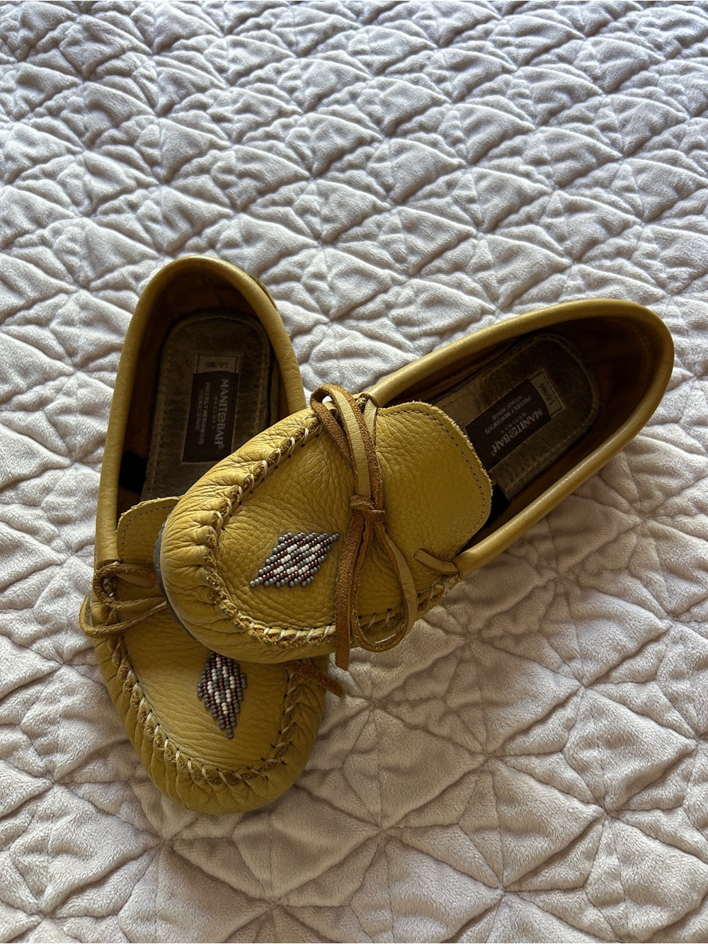 Manitobah Mukluks Leather Beaded Moccasins Tan Driving Shoes Women’s 8 Men’s 6